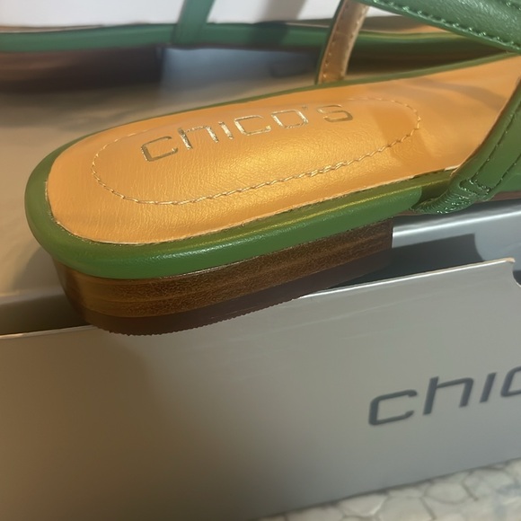 CHICO’S. Thong sandals with embellishments - Picture 3 of 7